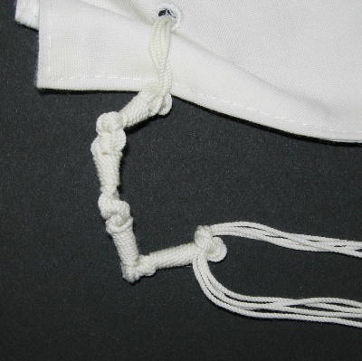 minhag of tying tzitzit knots